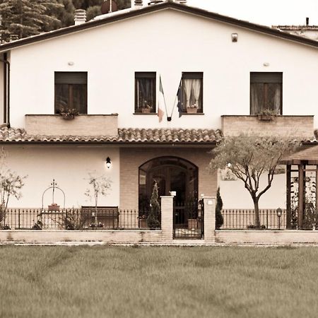 P&P Assisi Camere Bastia Umbra Bagian luar foto