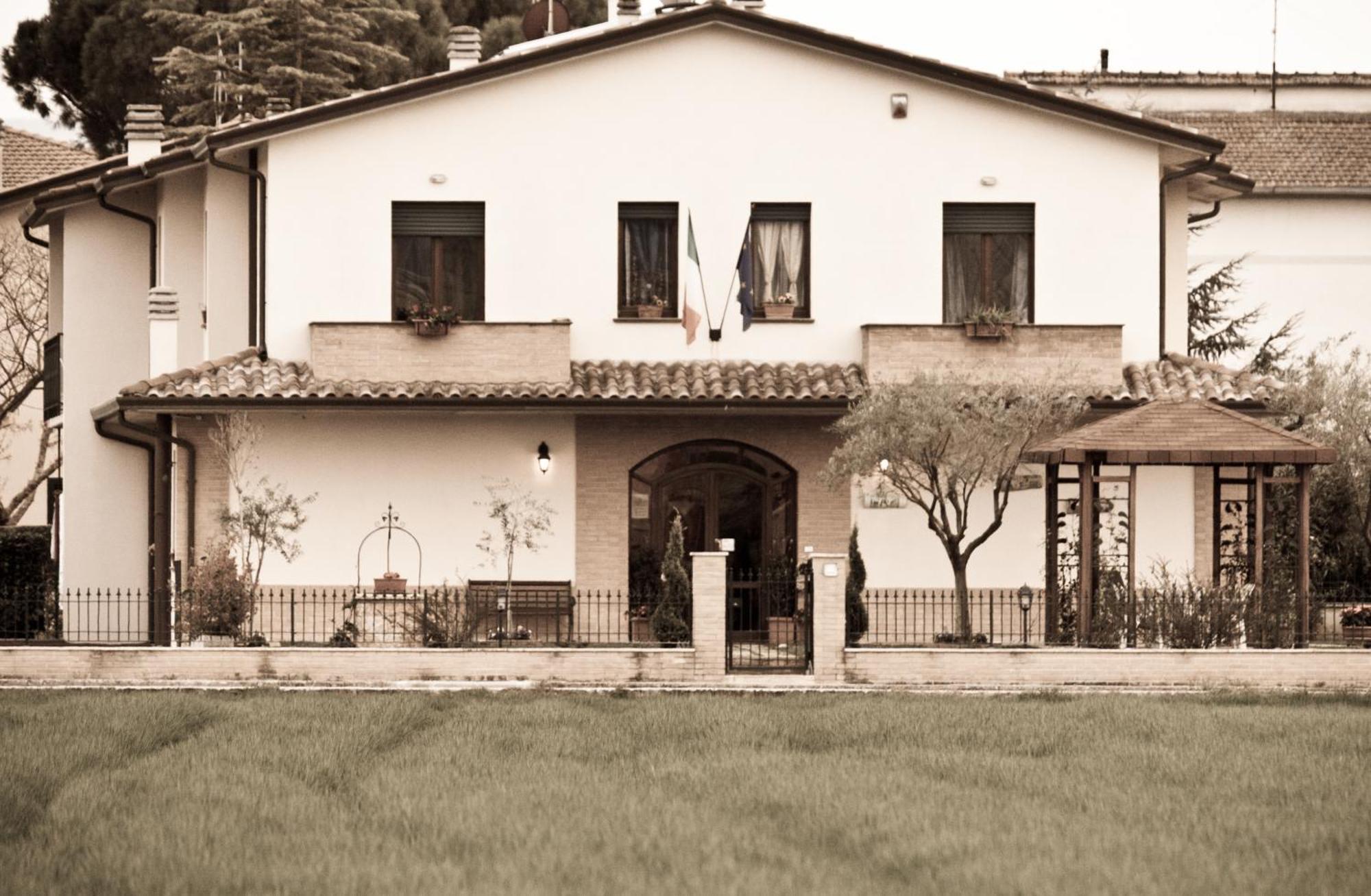 P&P Assisi Camere Bastia Umbra Bagian luar foto